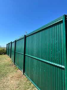 Photo de galerie - Pose de la clôture rigide avec occultant