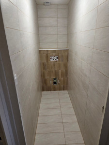 Photo de galerie - Wc après la pose du carrelage 