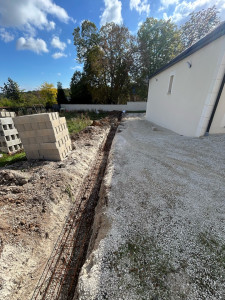 Photo de galerie - Terrassement des fondations d’un mur en parpaing 