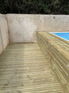 Photo de galerie - Entourage de piscine en bois et clôture sécurité 