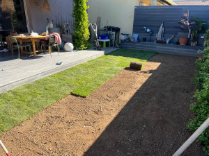 Photo de galerie - Pose de pelouse en plaque
