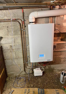 Photo de galerie - Plombier chauffagiste sérieux, rigoureux et motivé, intéressé par l’entretien, la maintenance et le dépannage des chaudières murales, notamment à gaz. Compétent en plomberie sanitaire, contrôle des équipements de chauffage, vérification des organes de séc