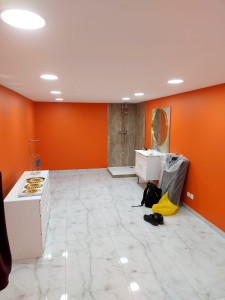 Photo de galerie - Peinture blanche et orange 