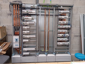 Photo de galerie - Mise en place et raccordement d'un TGBT TJ