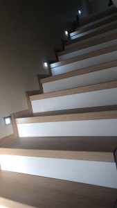Photo de galerie - Habillage en bois d'un escalier béton 