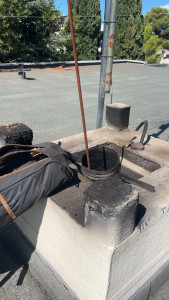 Photo de galerie - Ramonage d’un conduit de fumée par le haut