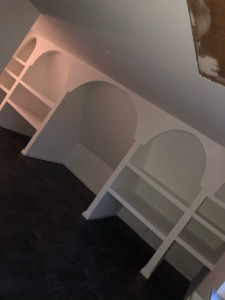 Photo de galerie - Travaux en plaques de plâtre réalisés par mes soins : création de cloisons, faux plafonds, habillage et finitions. Travail propre, précis et soigné.