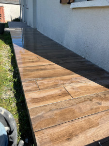 Photo de galerie - Pose de carrelage imitation parquet