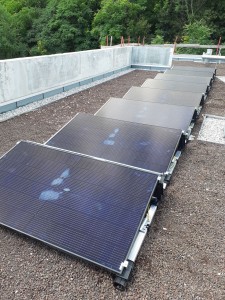 Photo de galerie - Installatio PV sur toit terrasse
