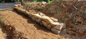 Photo de galerie - Muret massif en pierre sèche