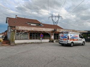 Photo de galerie - Nettoyage de la toiture à votre Boulangerie Danjoux & Co entre Meyzieu et Jons superficie 580m²