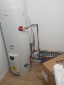 Photo de galerie - Pose et raccordement d'un cumulus thermodynamique monobloc