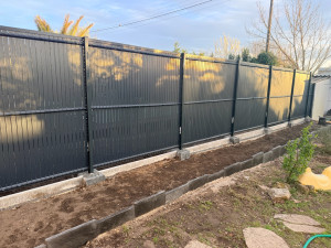 Photo de galerie - Montage grillage rigide avec massif 