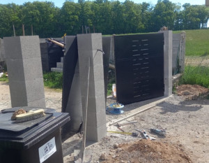 Photo de galerie - Montage de portail avec poteau 