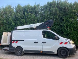 Photo de galerie - Un camion nacelle de 12m maximum 