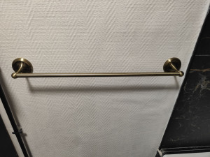 Photo de galerie - Pose d' un porte serviette 