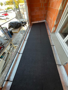 Photo de galerie - Réalisation d’une étanchéité de terrasse – membrane bitumineuse, avec finition soignée et protection durable contre les infiltrations