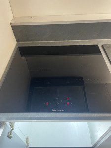 Photo de galerie - Plaque a induction posée en en service 