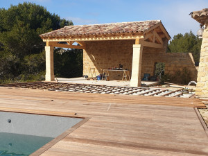 Photo de galerie - Pose de terrasse en bois et création de pool house 