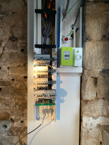 Photo de galerie - Pose d’une gtl, tirage des câbles, câblage d’un tableau t6