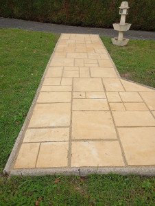 Photo de galerie - Joints allée refait en sable 