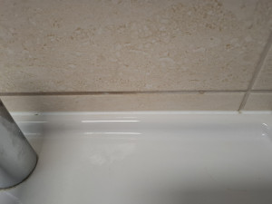 Photo de galerie - Pose joint silicone sanitaire