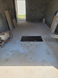 Photo de galerie - Petit-travaux / Fermeture de la trappe de vide sanitaire au contre plaqués-filmés