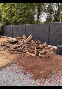 Photo de galerie - Débarras de bois suite à démolition d’une terrasse 
