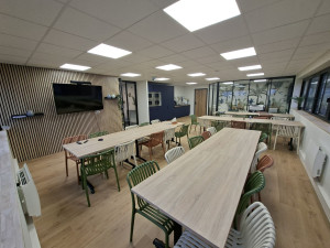 Photo de galerie - Réfection intégrale d'un plateau bureau avec salle de aussi et de restauration 