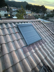 Photo de galerie - Pose velux et volets électriques 