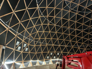 Photo de galerie - Montage d’un dôme de 350m2
