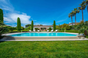 Photo de galerie - Entretien annuel piscine privée à Cannes