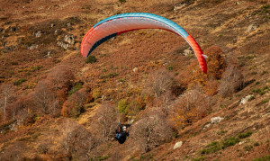 Photo de galerie - Parapentiste au col de la core - Ariège
