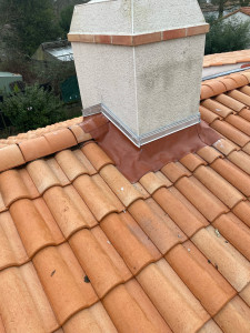 Photo de galerie - Réalisation d’un solin de cheminée 