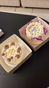 Photo de galerie - Je fais des Bento Cake pour 20€ et des Layer cakes pour 50€ le 15cm et 70€  le 20cm. Le gout est a vous de choisir pareil pour la decoration.