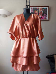 Photo de galerie - Confection d une robe en soie pour une demoiselle d honneur 