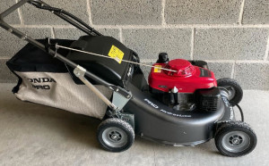 Photo de galerie - Tondeuse HRH 536 avec ramassage 