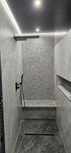 Photo de galerie - Pose grand format 120×250
pose d une assise avec de la mosaique toute la hauteur.
