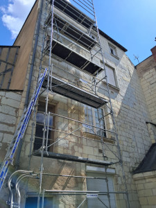 Photo de galerie - Nous avons tout l'équipement 
echafaudage 
monte charge 
remorque benne 
camion benne 