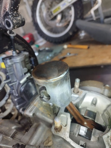 Photo de galerie - Changement cylindre piston plus réglage carbu sur un 125 RM 2992