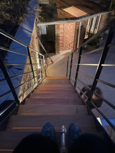 Photo de galerie - Création sur mesure de pose d’escalier bois exotique 