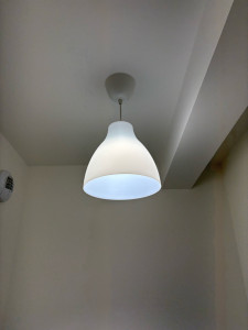 Photo de galerie - Installation d’une suspension plafonnier 