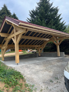 Photo de galerie - Coulage d’une dalle et montage d’un Carport en bois, massif
