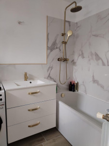 Photo de galerie - Création d' une salle de bain réalisation de la plomberie installation du carrelage+ pose du lavabo et la baignoire 