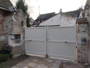 Photo de galerie - Installation Motorisation Portail SOMFY 
