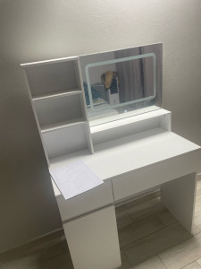 Photo de galerie - Petite coiffeuse 