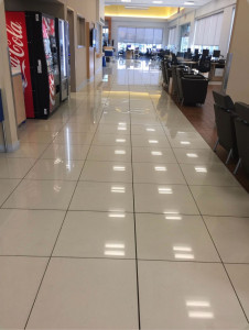 Photo de galerie - Entretien régulier ou ponctuel de locaux professionnels, bureaux et espaces de travail.