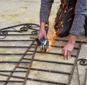 Photo de galerie - Rénovation et modification artistique d'un portillon. 