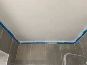 Photo de galerie - Enduit peinture plafond salle de bain 