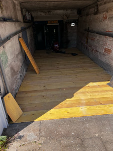 Photo de galerie - Pose d’un plancher dans un garage pour supporter une voiture 